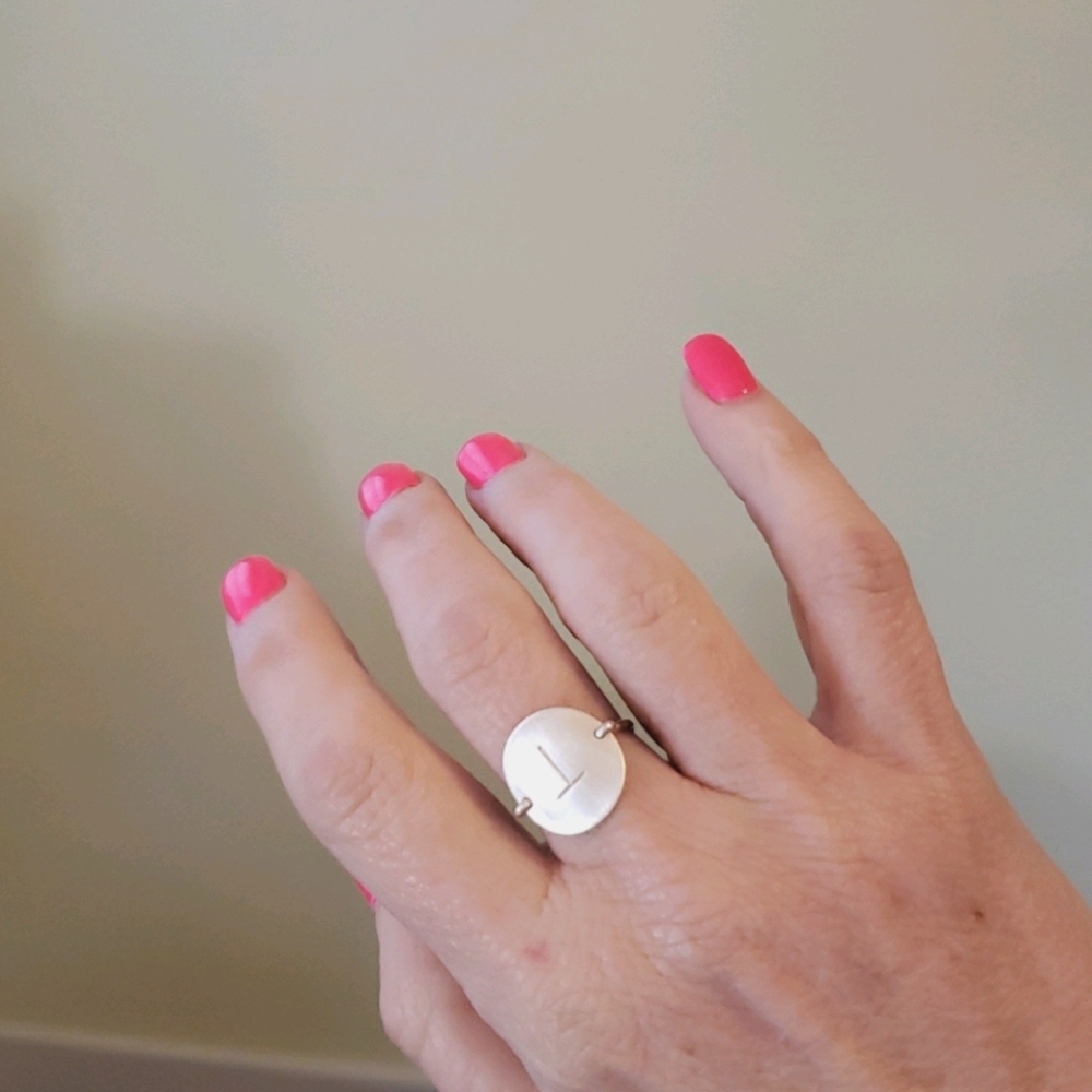 JAMES MICHELLE letter T initial ring. 6 1/2